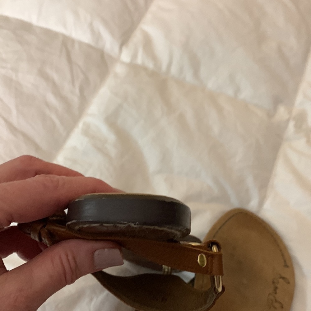 Sam Edelman EUC leather thongs with gold hardware size 6 - Picture 6 of 8